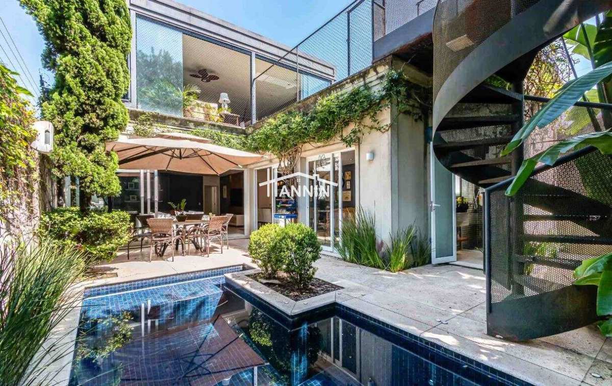 Casa à venda em São Paulo, Pacaembu, com 3 quartos, 485m²